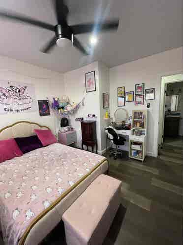Apartment 
in Retro Row!