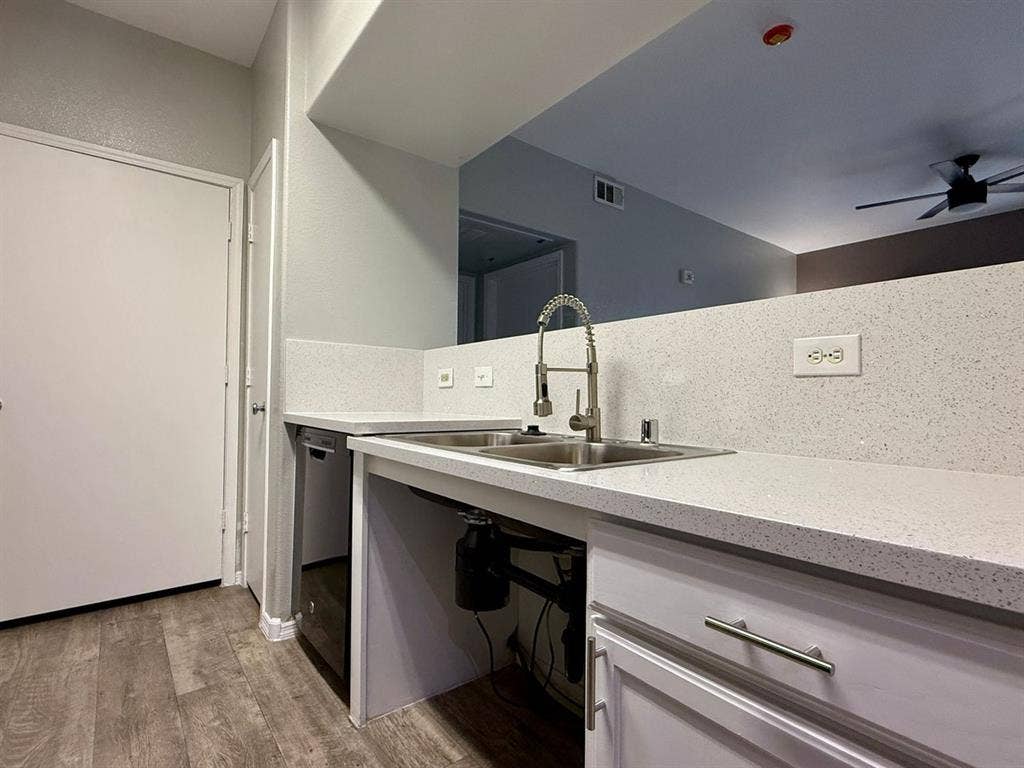 1 BEDROOM CONDO SUNSET/RAINBOW