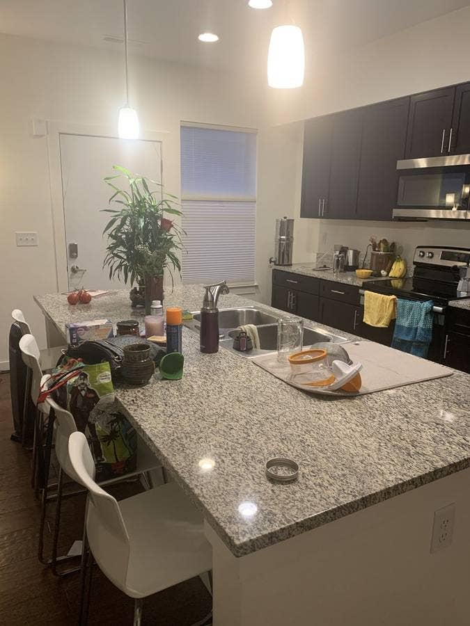 Private Bed and Bath Available Nov