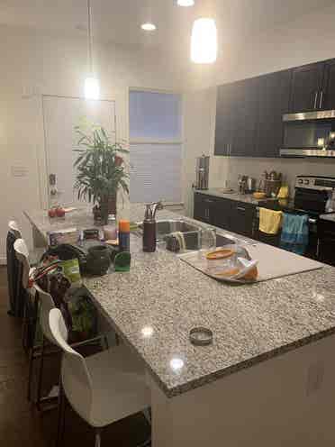 Private Bed and Bath Available Nov