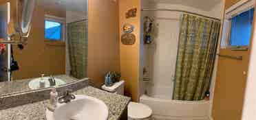 Private Bed and Bath Available Nov
