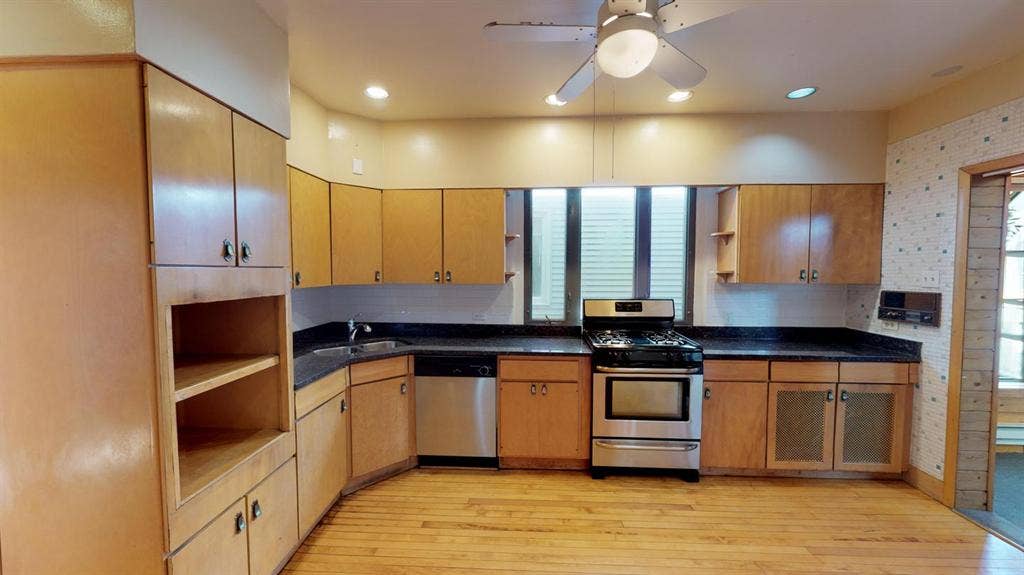 1 BR in Chicago