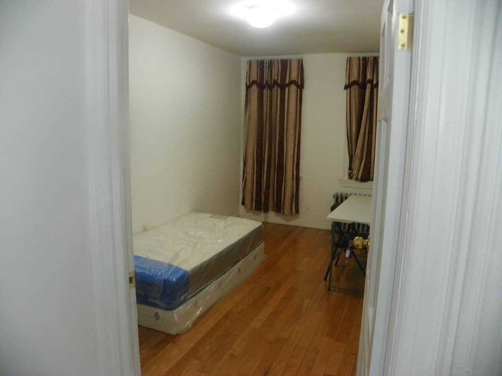 Woodside Room,  Train
