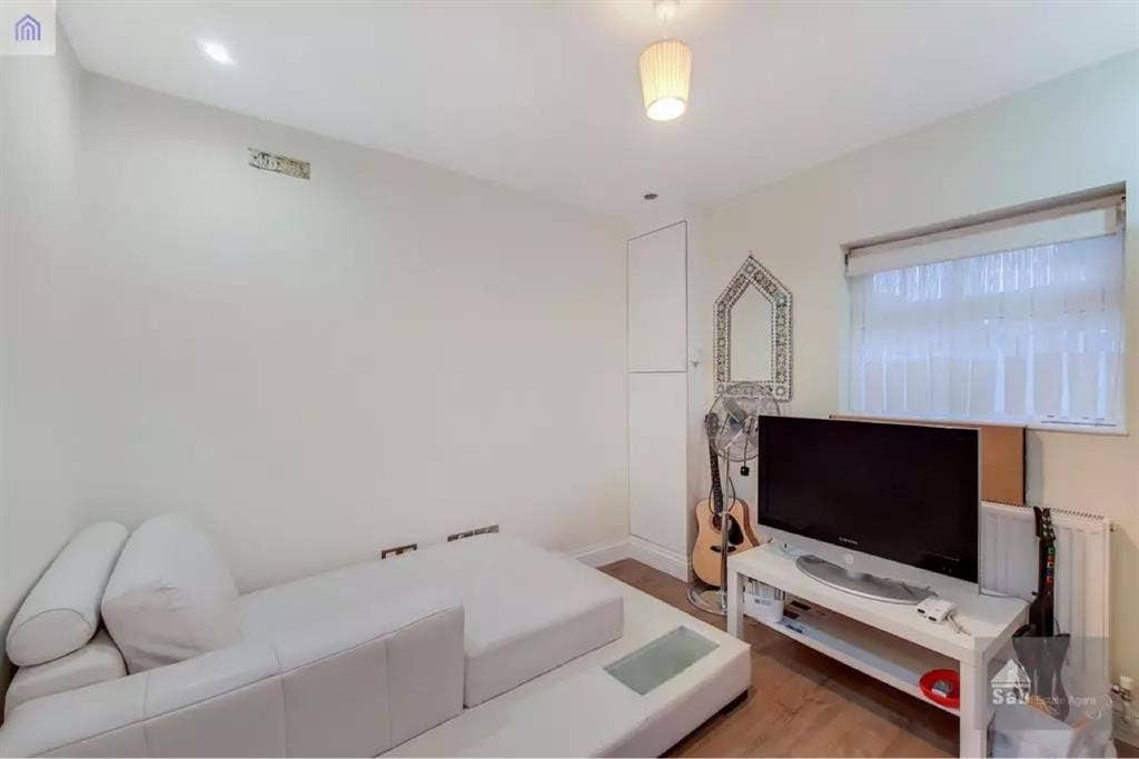 Rooms available for rent