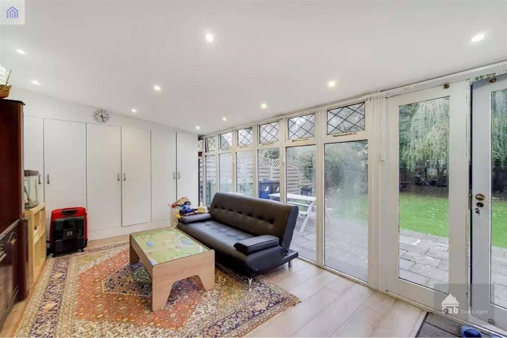 Rooms available for rent