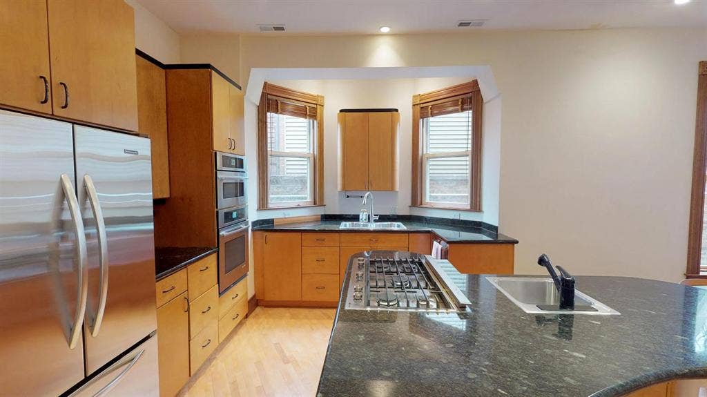 1 BR in Chicago