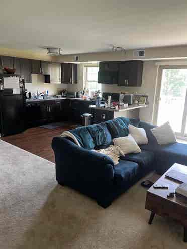 Room available in Corner Park Apt
