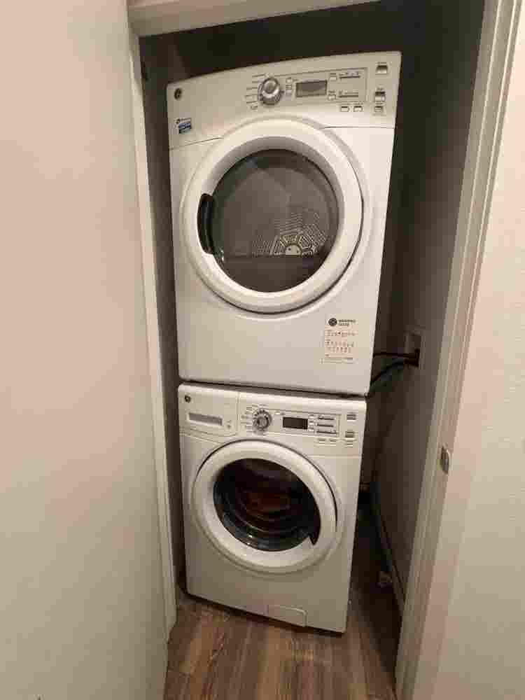 ROOM FOR RENT ASAP