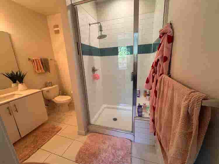 ROOM FOR RENT ASAP