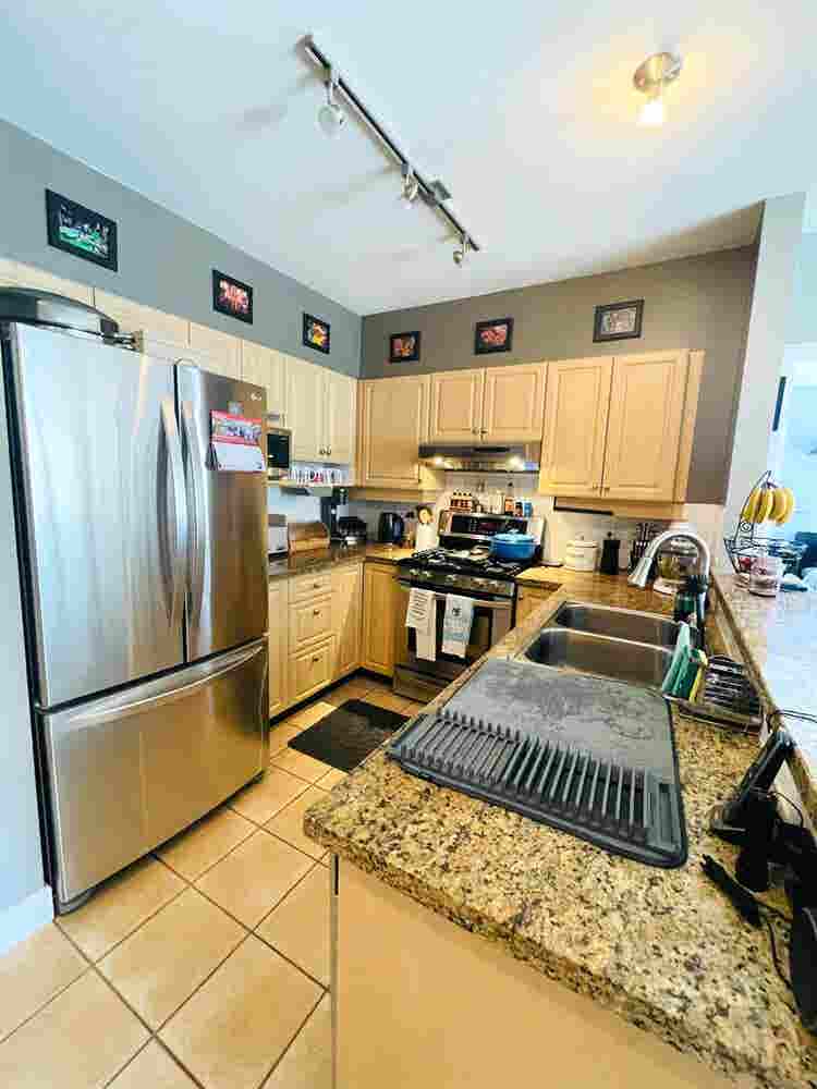 Share stunning 2 bedroom condo!