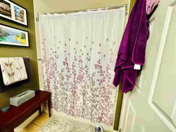 Share stunning 2 bedroom condo!