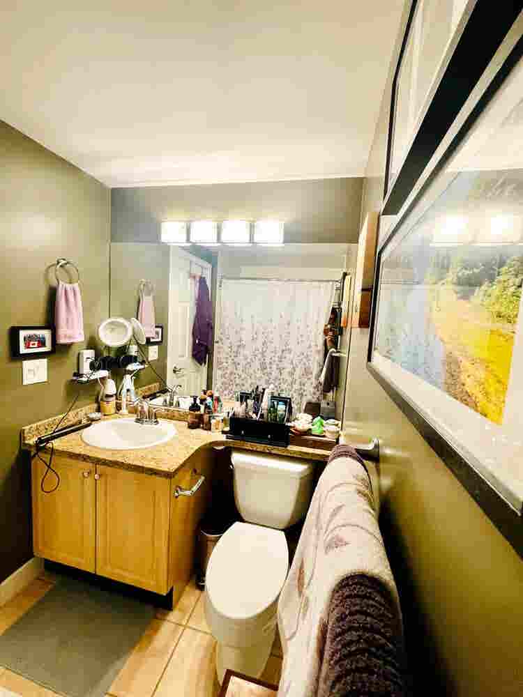 Share stunning 2 bedroom condo!