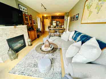 Share stunning 2 bedroom condo!
