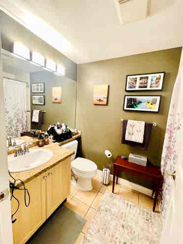 Share stunning 2 bedroom condo!