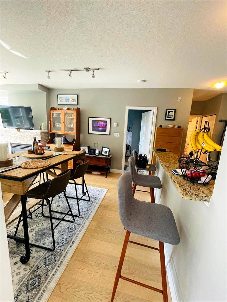 Share stunning 2 bedroom condo!