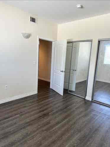 Looking for female roommate