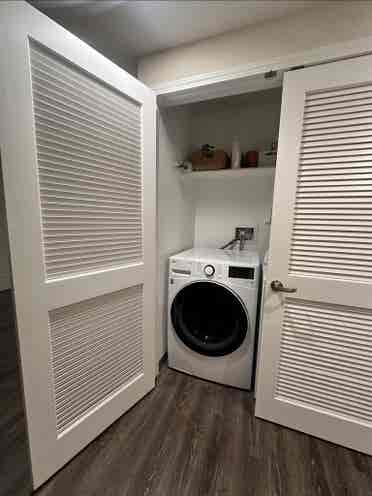 Looking for a woman roommate