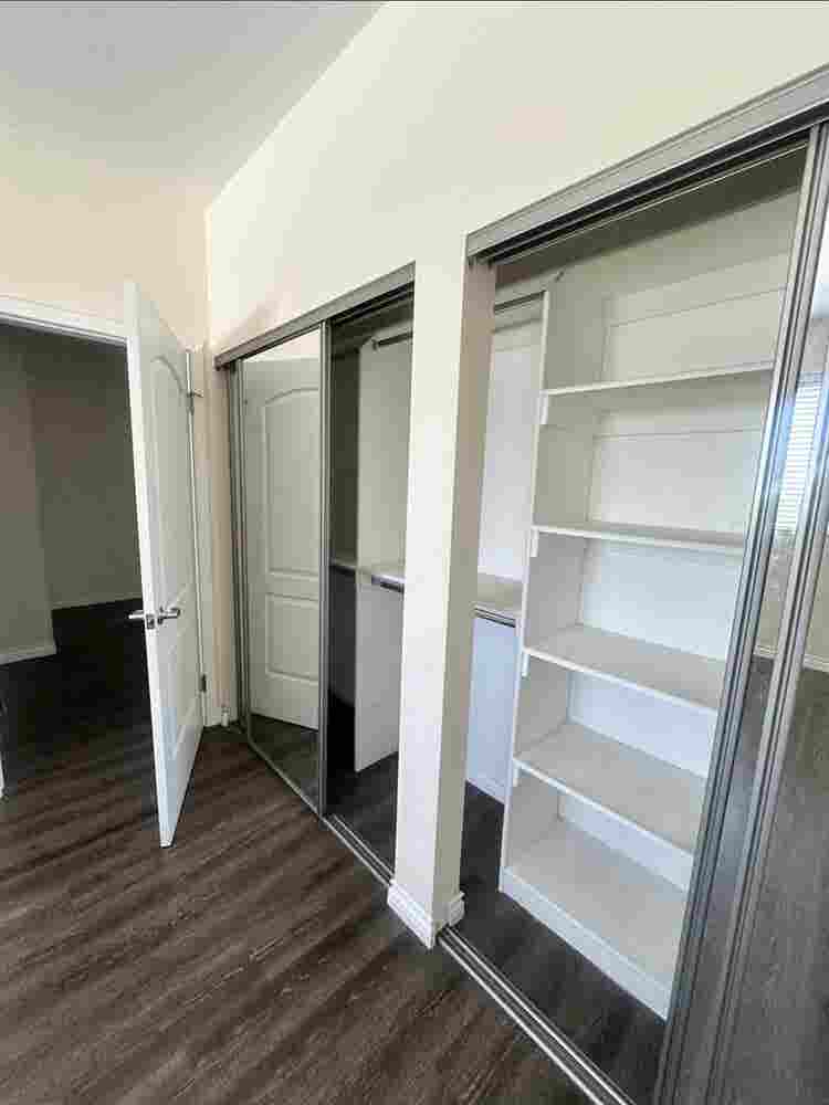 Looking for a woman roommate