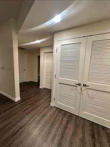 Looking for a woman roommate