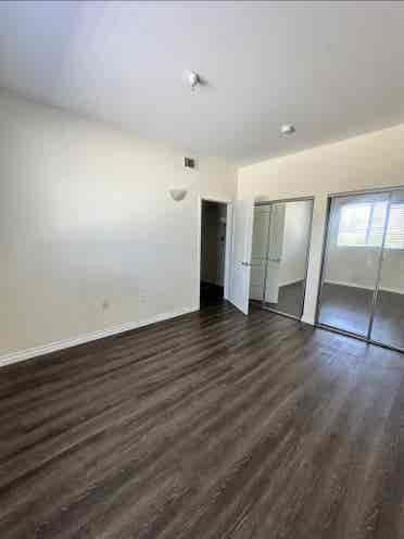 Looking for female roommate