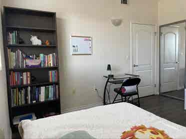 Looking for female roommate