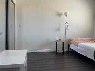 Looking for female roommate