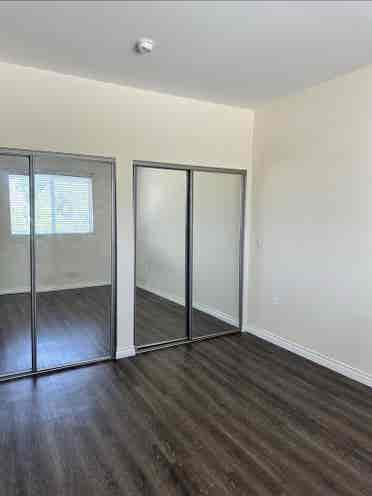 Looking for a woman roommate