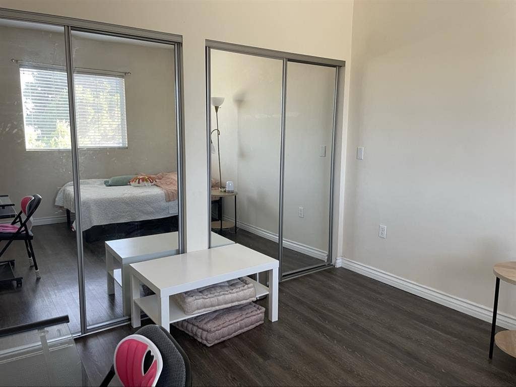 Looking for female roommate