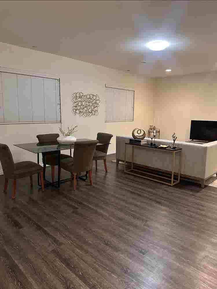 Looking for a woman roommate