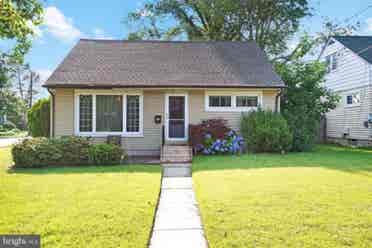 Room in Beautiful Haddonfield Home
