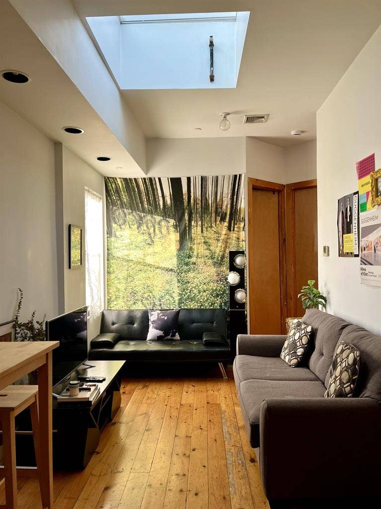 Room available in Crown Heightss
