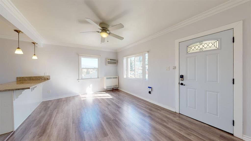 2 BR in Los Angeles