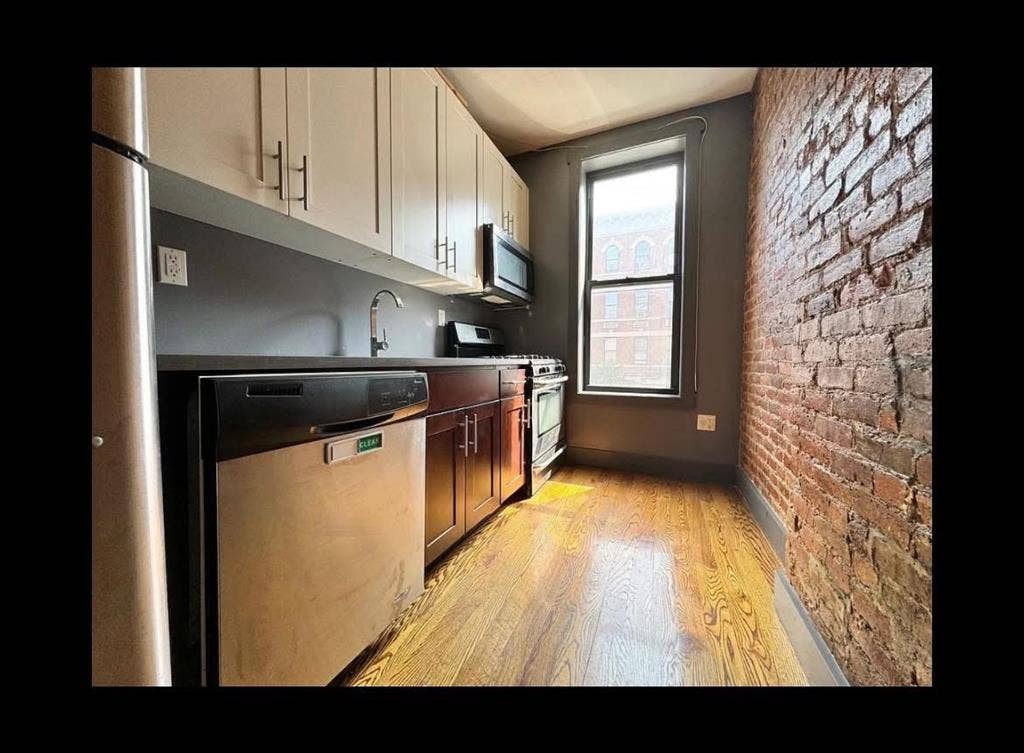 Urgently looking for a sublet