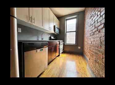 Urgently looking for a sublet