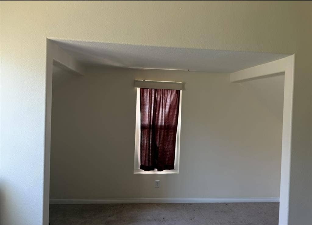LARGE FURNISHED ROOM WITH AN ALCOVE