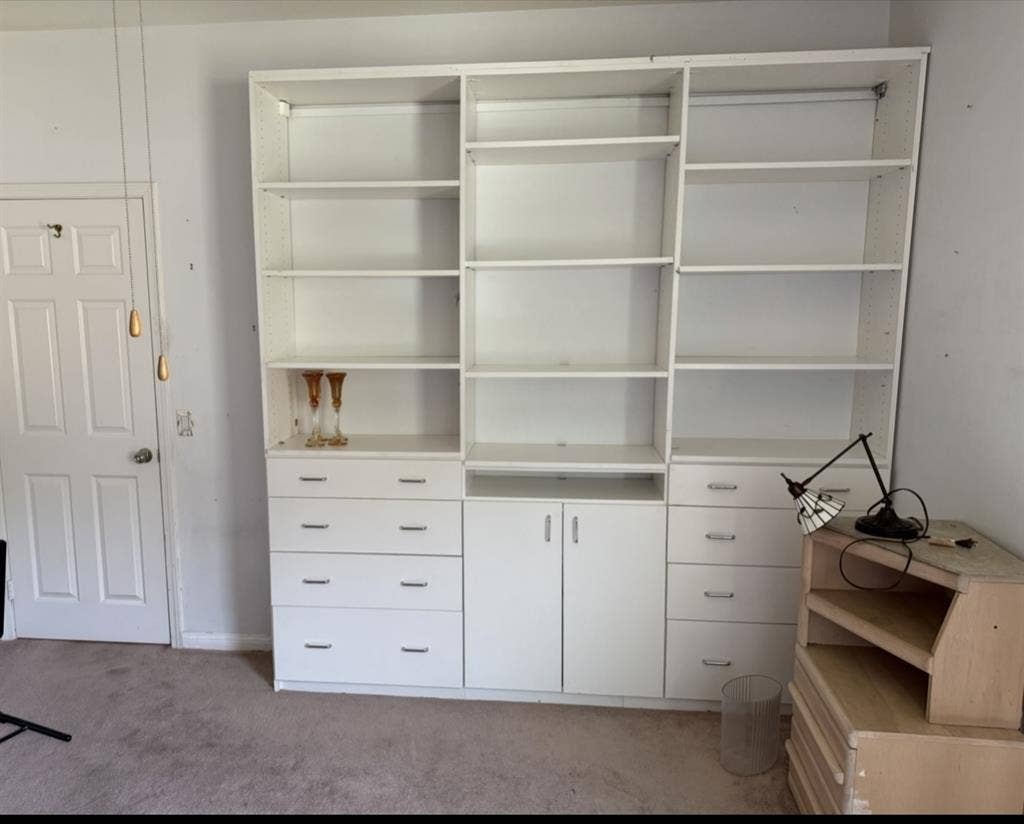 LARGE FURNISHED ROOM WITH AN ALCOVE