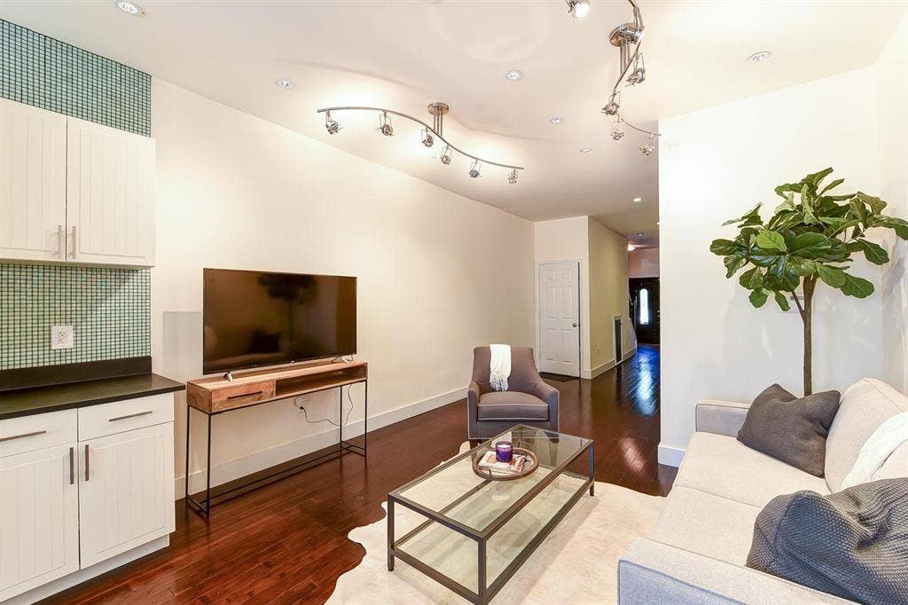 1 BR in Washington