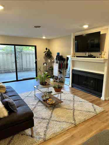 Cozy, Sunlit Private Room For Rent