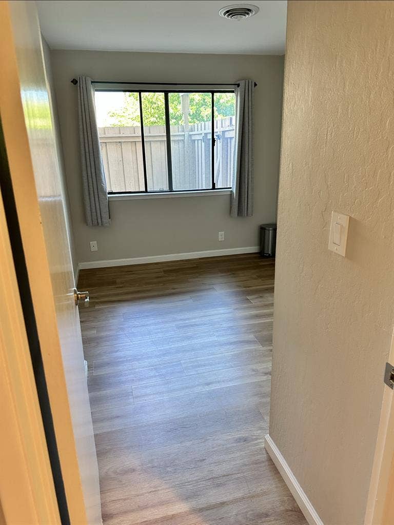 Cozy, Sunlit Private Room For Rent
