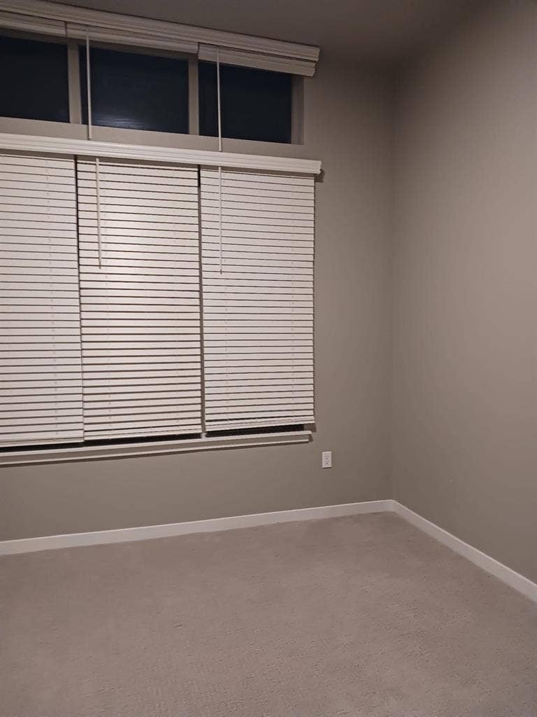Room for rent ! Available sept 1st