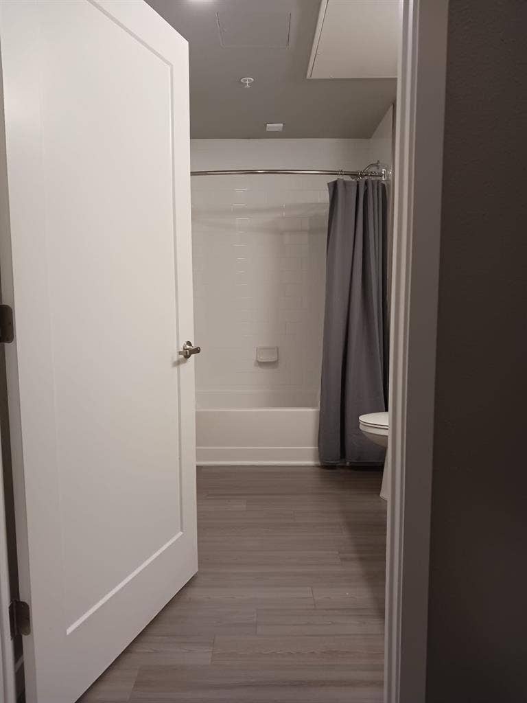 Room for rent ! Available sept 1st