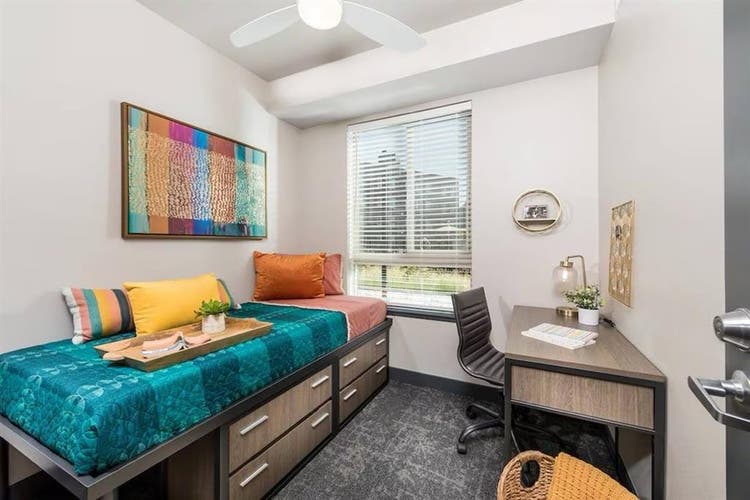 lease at C
ornet Commons