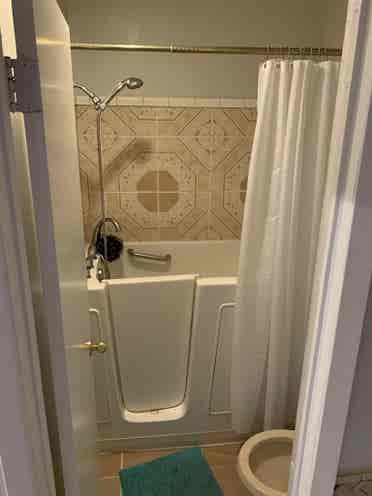 Master Bdrm w/Private Bath!