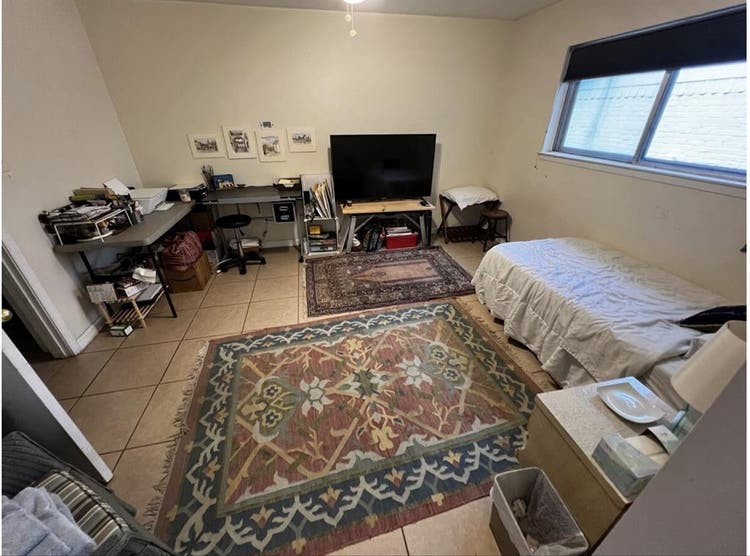 Master Bdrm w/Private Bath!