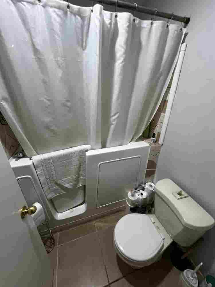 Master Bdrm w/Private Bath!
