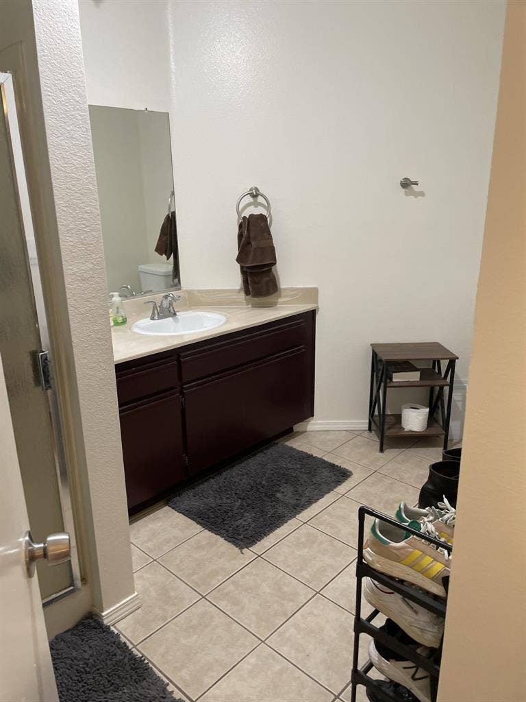 Great Location, West Weho, secure,