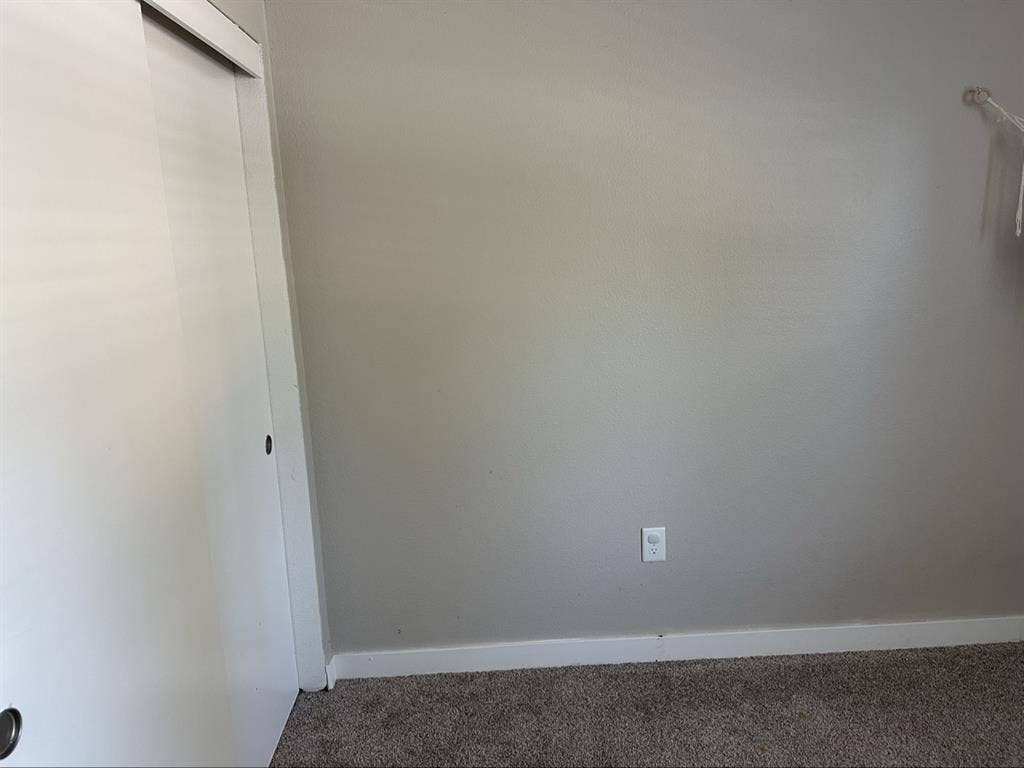Room for rent for responsible woman