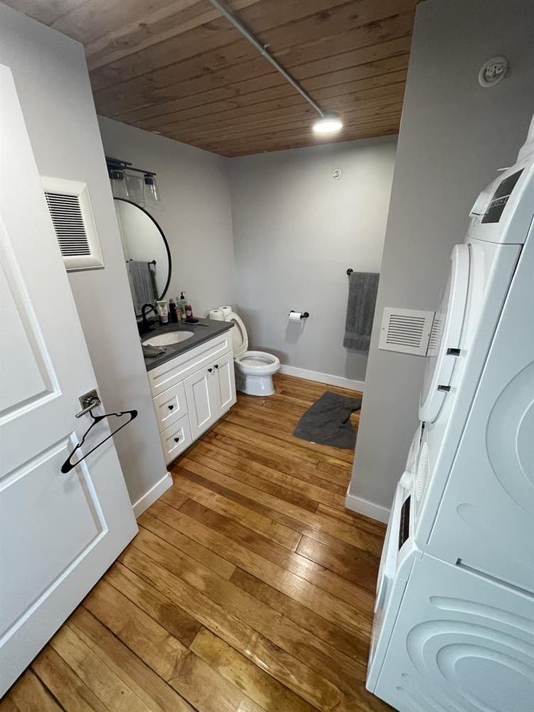 2 bedroom apartment, room for rent
