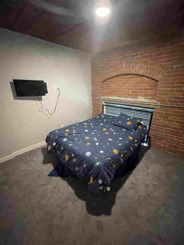 2 bedroom apartment, room for rent