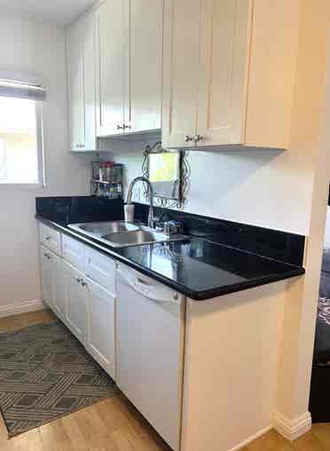 Venice Beach 1BR Apt —Walk to Beach